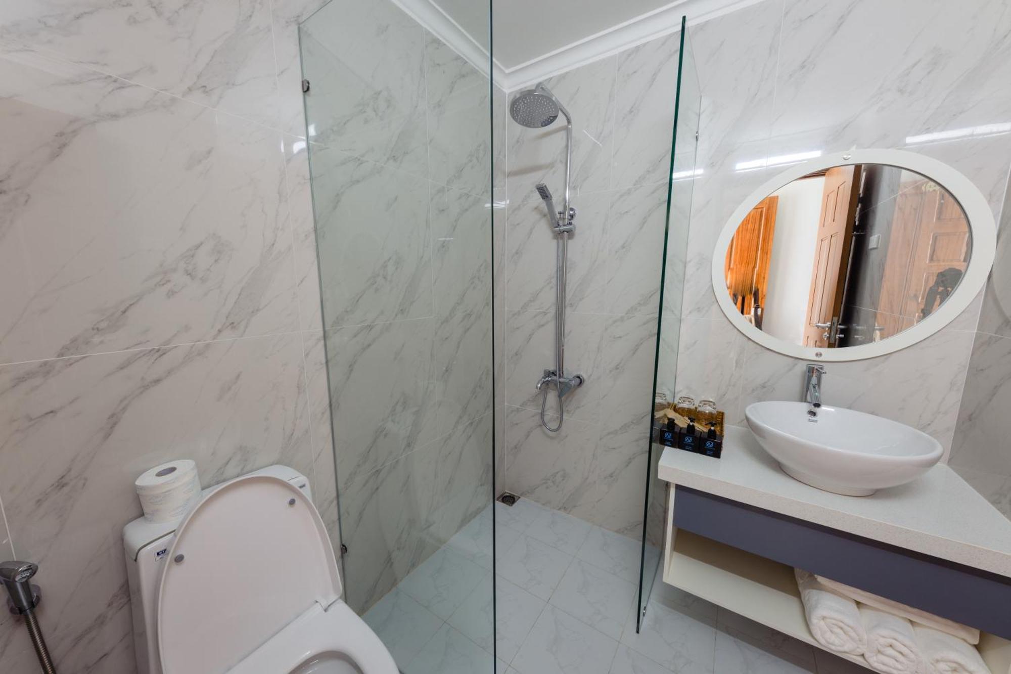 Dkd Trio Hotel Hue Bagian luar foto